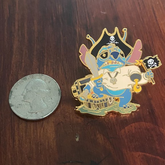 2006 Stitch Pirates of the Caribbean Disney Parks Pin - Picture 2 of 4